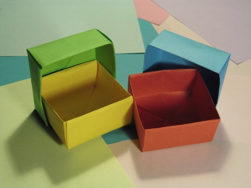 Бумажная коробочка оригами
