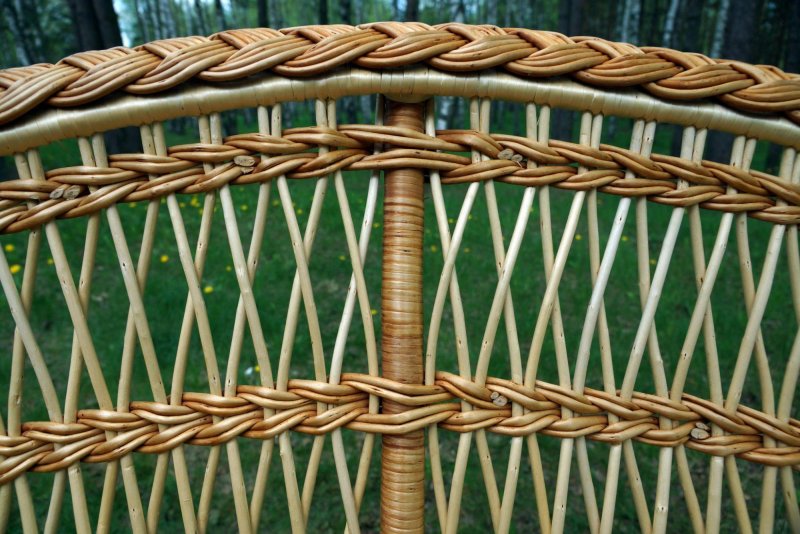 Плетеный забор из ивы