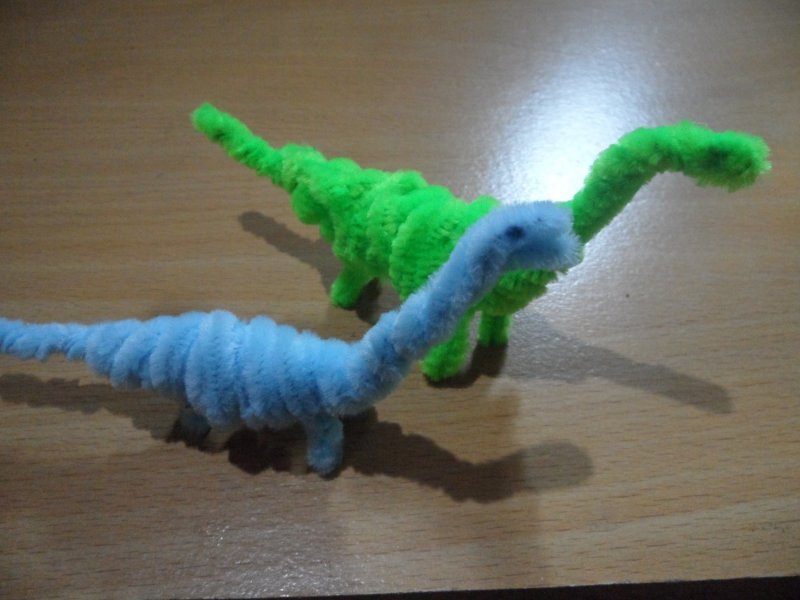 Динозавр из синельной проволоки