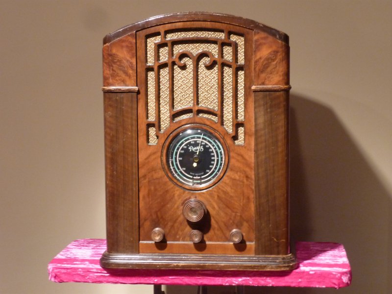 1940s Radio Player