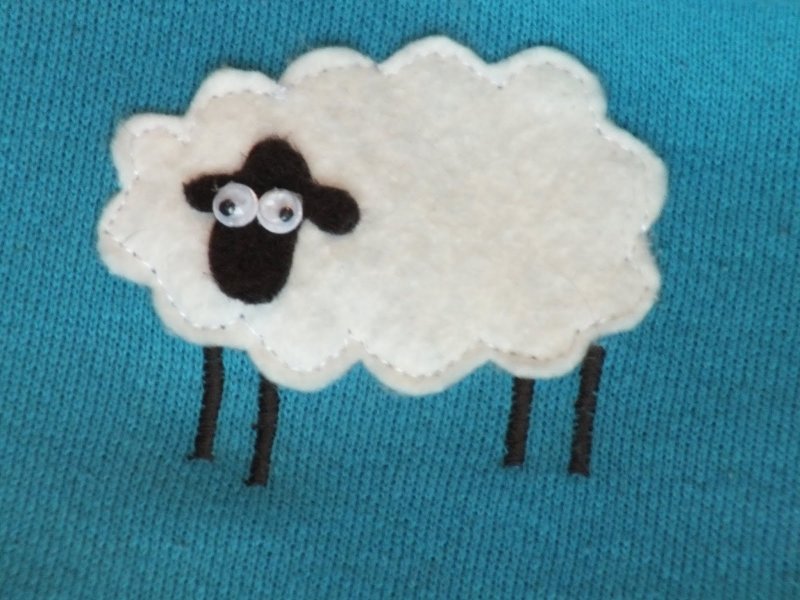 Подушка в виде овечки