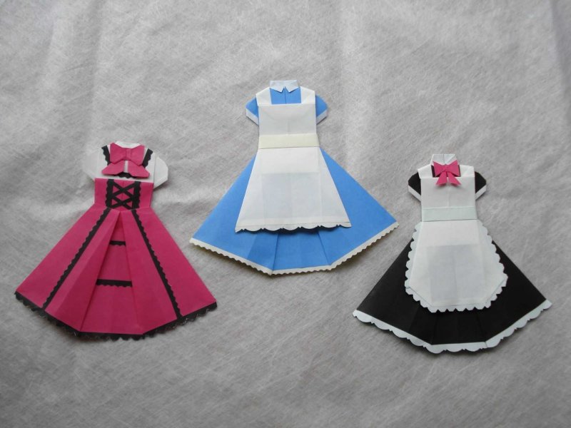 Платья на бумаге из разных материалов