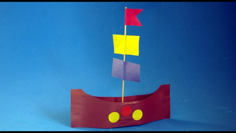 Кораблик из цветной бумаги