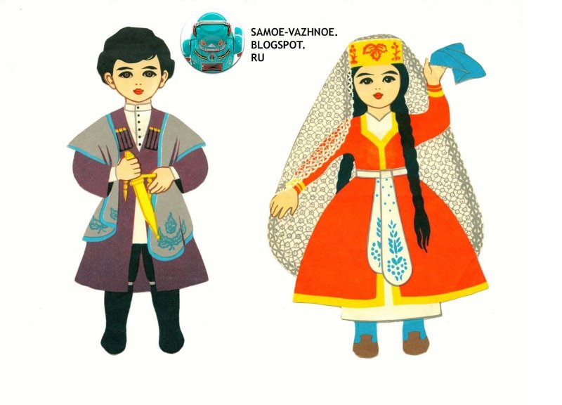 Татарские национальный бархатные платья на вешалке