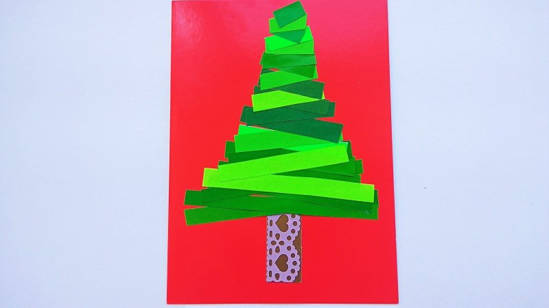 Аппликация Новогодняя елка из цветной бумаги