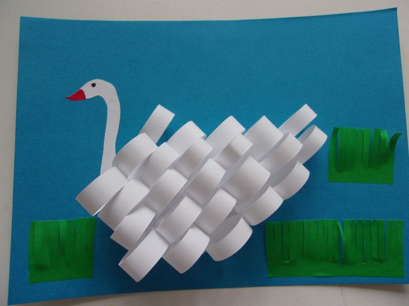Лебедь из полос бумаги