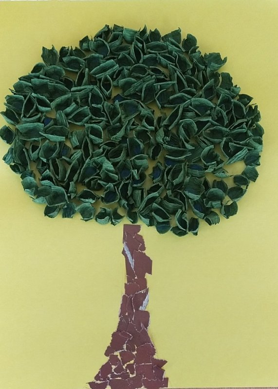Дерево из полосок цветной бумаги