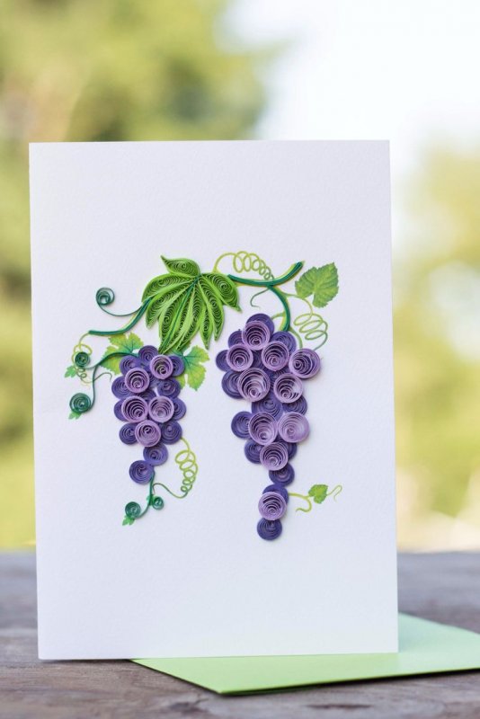 Поделка виноград из скорлупы