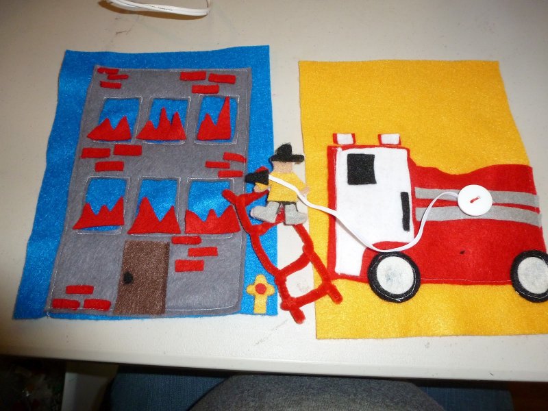 Аппликация трактор из цветной бумаги для ребенка