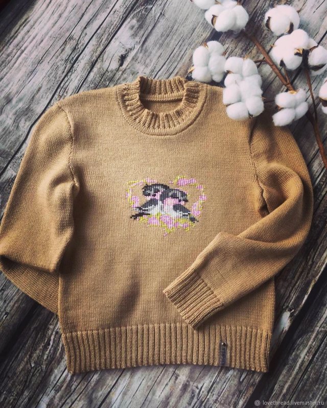 Вышивка на свитере для девочки