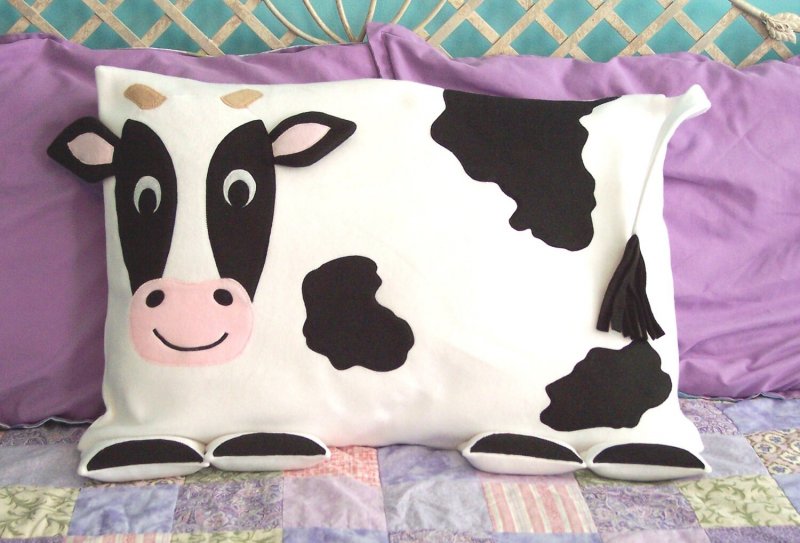 Подушка в виде коровы