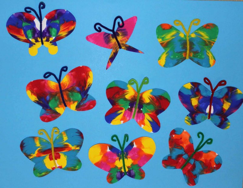 Аппликация бабочка из полосок цветной бумаги