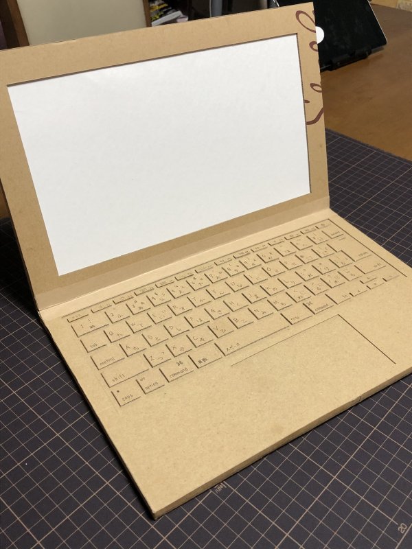 Ноутбук из картона для детей