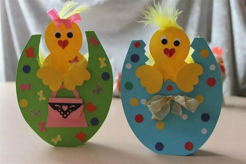 Пасхальная открытка цыпленок в яйце