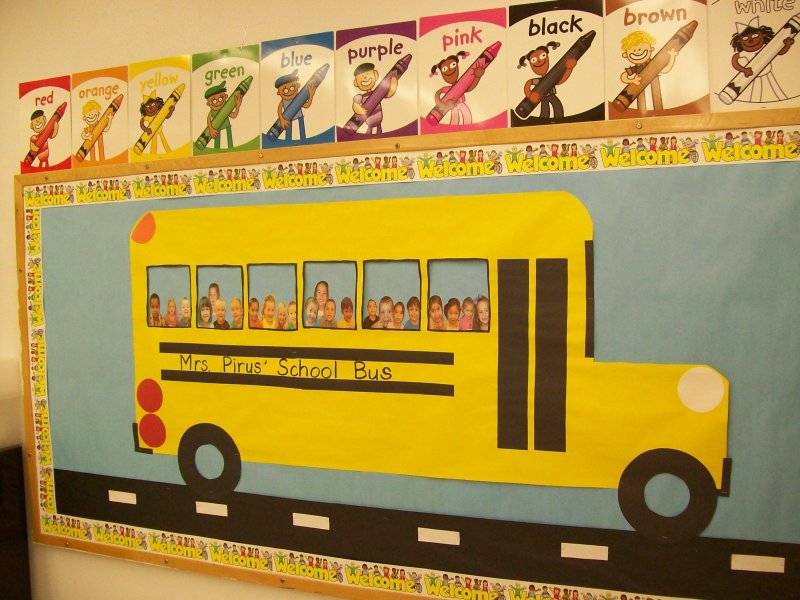 Фотостенд школьный автобус