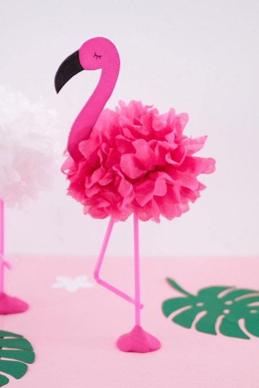 Фламинго из цветной бумаги