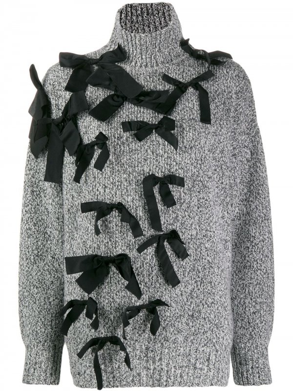 Вязаный свитер с олененком