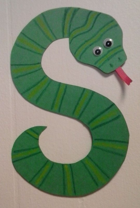 Поделка в детский сад змею из ореха