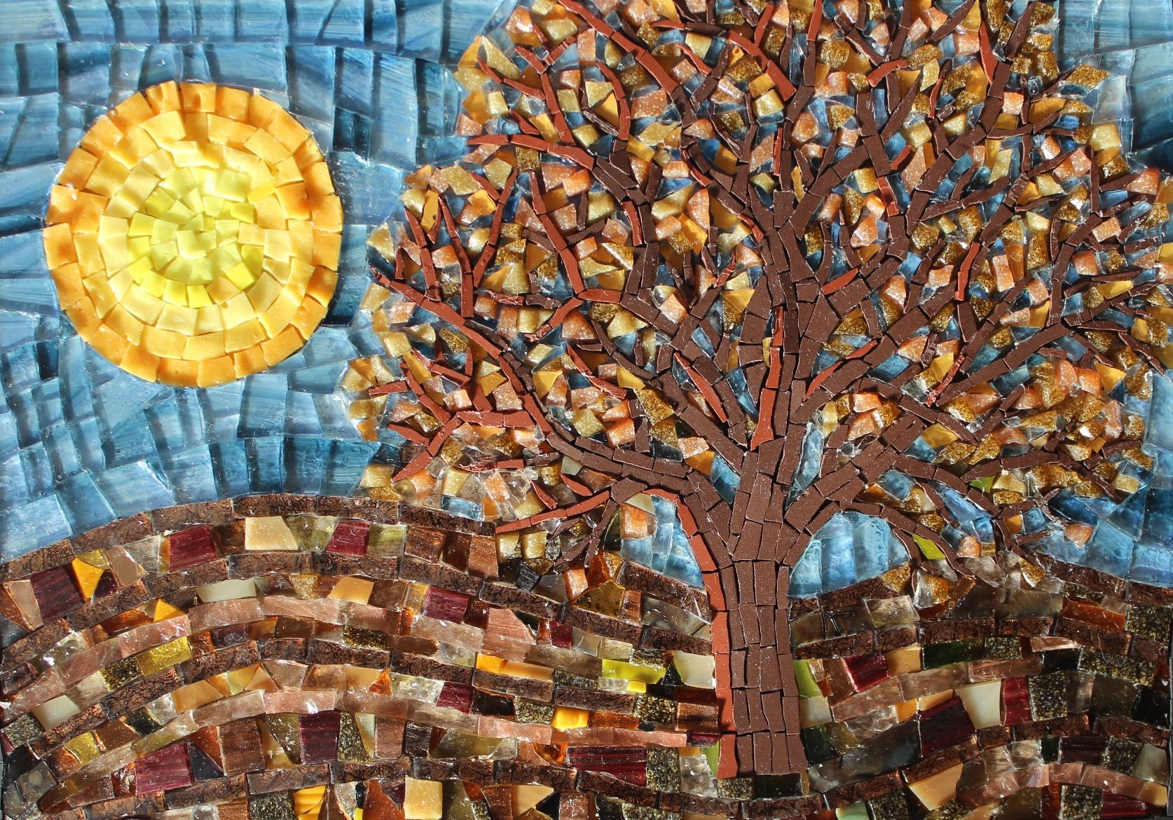 Дерево в технике мозаика