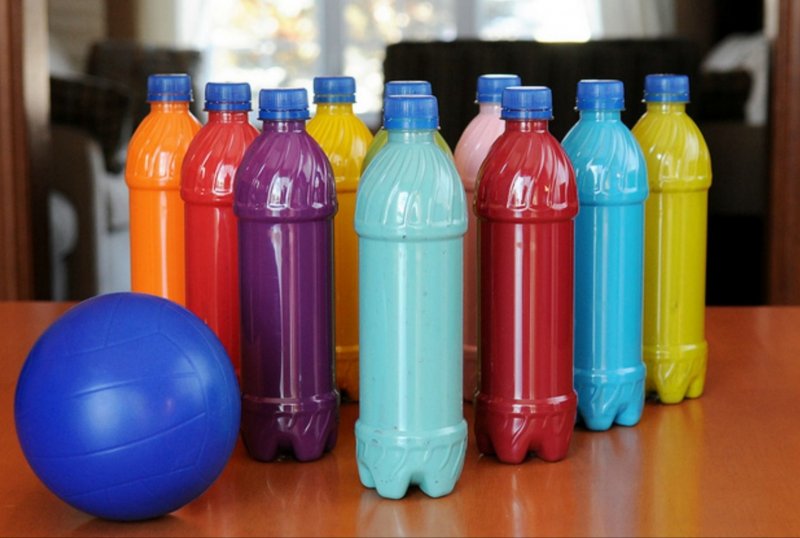 Как покрасить пластиковые бутылки для поделок (48 фото)