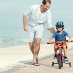 четырехколесный велосипед с ручкой для ребенка