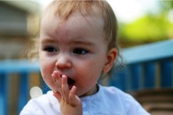 ребенок проглотил