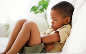 болит живот у ребенка что делать